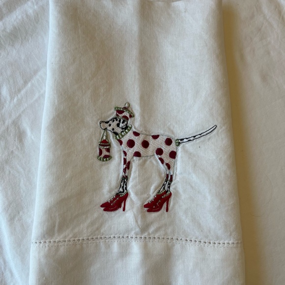 Textyles Holiday print Dalmatian w heels guest fingertip towel - Picture 1 of 3